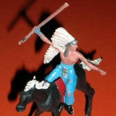 Figuras de Goma y PVC: FIGURA INDIO A CABALLO, FABRICADO EN PLÁSTICO, SOTORRES O SIMILAR, ORIGINAL AÑOS 60.