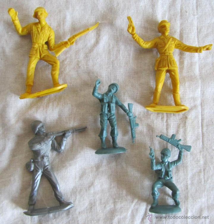 Figure di Gomma e PVC: 5 soldaditos de pl&aacute;stico