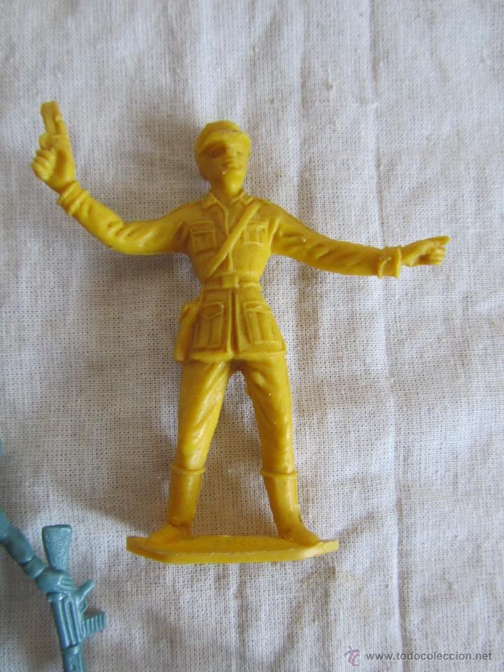 Figuras de goma y PVC: 5 soldaditos de pl&aacute;stico - Foto 4
