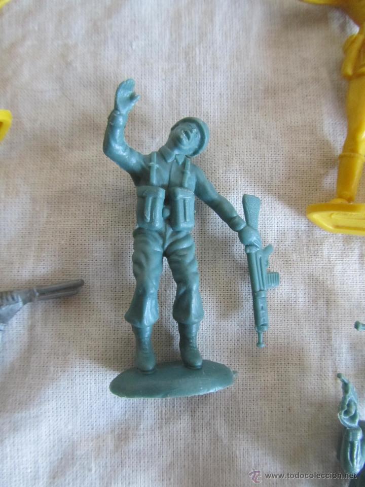 Figuras de goma y PVC: 5 soldaditos de pl&aacute;stico - Foto 5