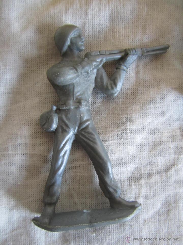Figuras de goma y PVC: 5 soldaditos de pl&aacute;stico - Foto 6