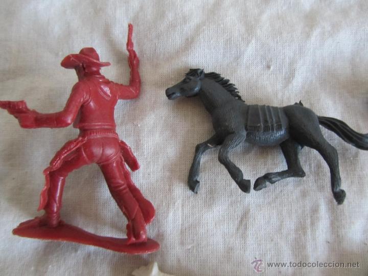 Figuras de goma y PVC: 5 caballos + 3 vaqueros pl&aacute;stico - Foto 11