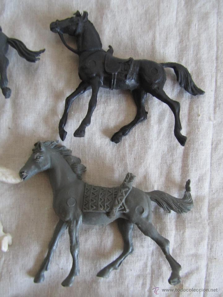 Figuras de goma y PVC: 5 caballos + 3 vaqueros pl&aacute;stico - Foto 12