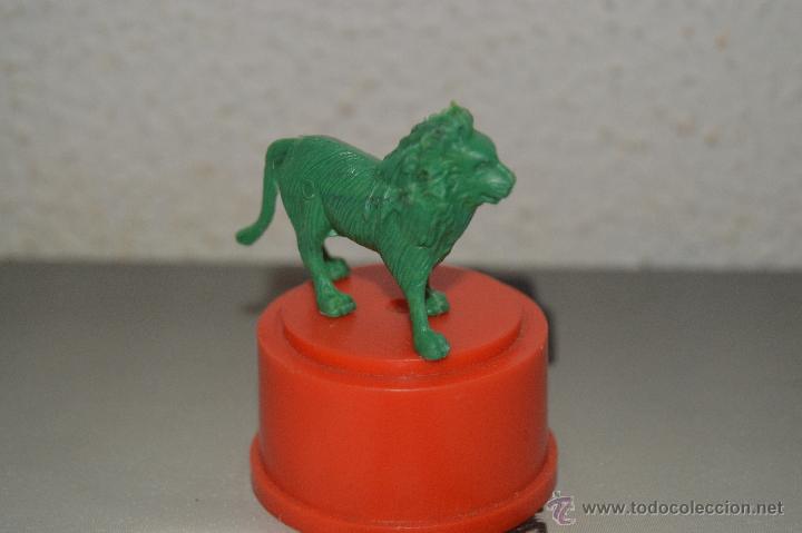 Figuras de goma y PVC: mu&ntilde;eco figura raro dunkin leon - Foto 2