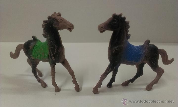 Figuras de goma y PVC: DOS CABALLOS PARA INDIOS . COMANSI - Foto 1