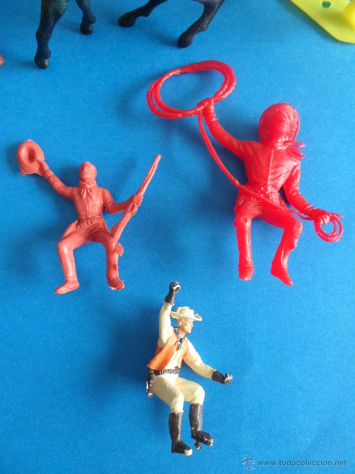 Figuras de goma y PVC: Lote de indios y Vaqueros - Comansi - Reamsa y Papo - Foto 2
