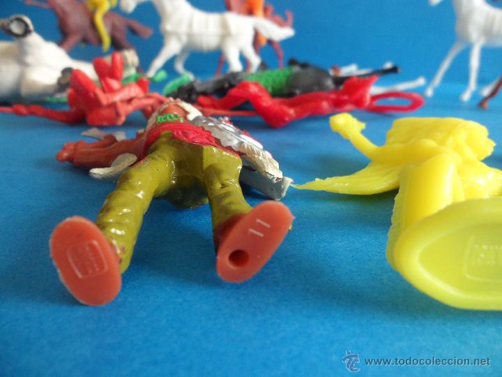 Figuras de goma y PVC: Lote de indios y Vaqueros - Comansi - Reamsa y Papo - Foto 9