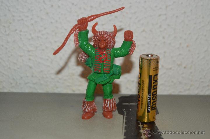 Figuras de goma y PVC: mu&ntilde;eco figura indio comansi oeste ncv - Foto 1