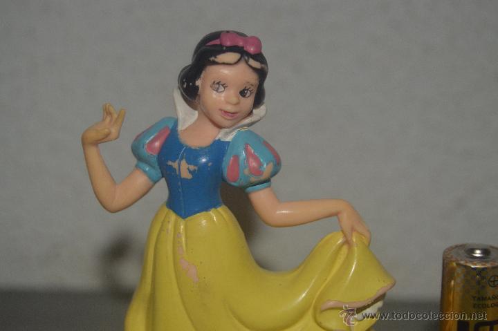 Figuras de goma y PVC: mu&ntilde;eco figura blancanieves disney - Foto 2