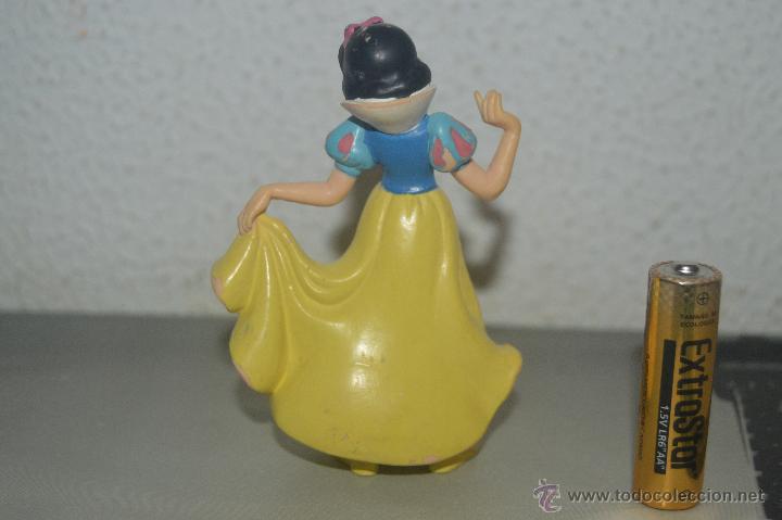 Figuras de goma y PVC: mu&ntilde;eco figura blancanieves disney - Foto 3