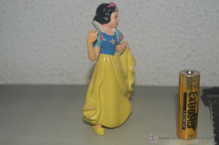 Figuras de goma y PVC: mu&ntilde;eco figura blancanieves disney - Foto 4