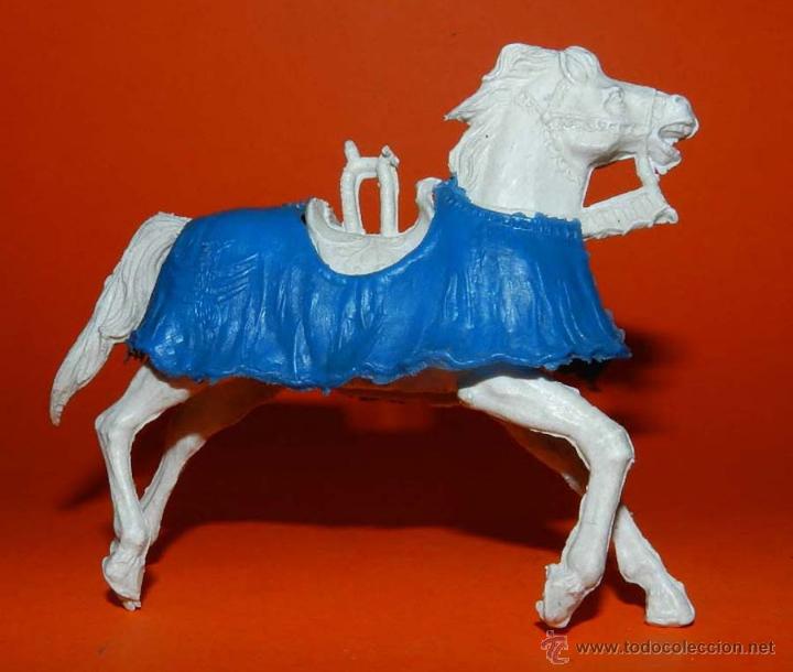 Figuras de Goma y PVC: FIGURA DE CABALLO MEDIEVAL , REALIZADO EN PLASTICO, TAL Y COMO SE VE EN LAS FOTOGRAFIAS.