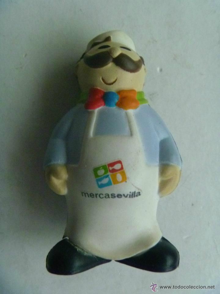 Figuras de goma y PVC: FIGURA DE GOMAESPUMA PUBLICITARIA DE MERCASEVILLA ... 80 MM.