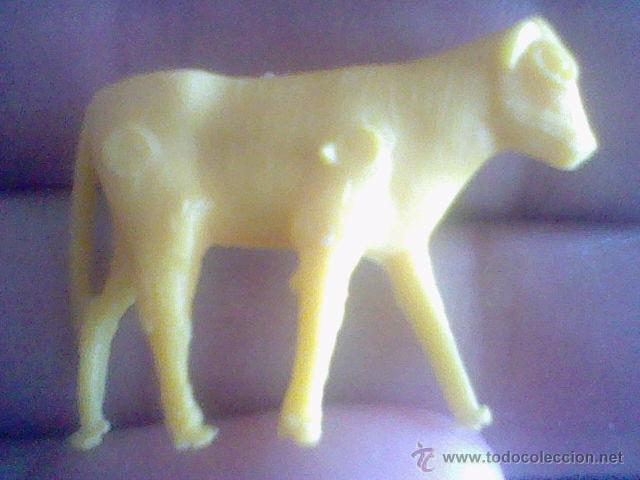 Figure di Gomma e PVC: figura vaca ternero pl&aacute;stico amarillo