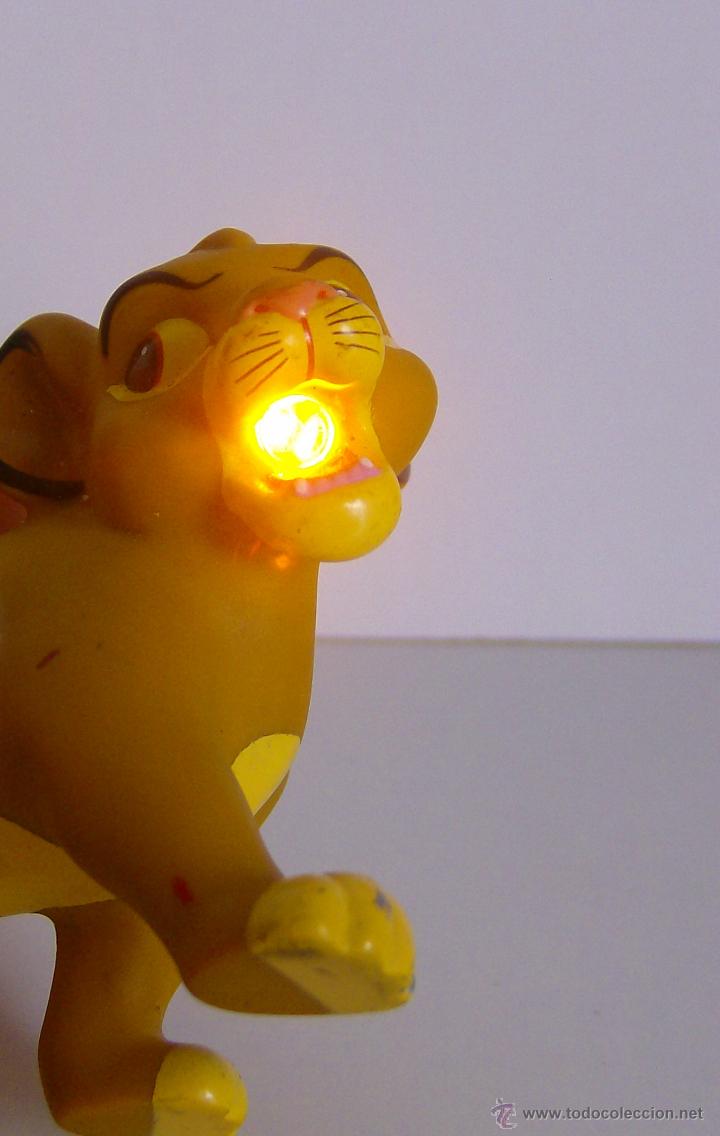 Figuras de goma y PVC: LINTERNA SIMBA (EL REY LEON). ENERGIZER - Foto 1
