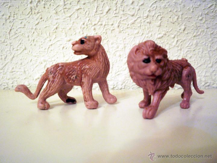 2 animales de plástico león leones (años 80) - Compra venta en todocoleccion