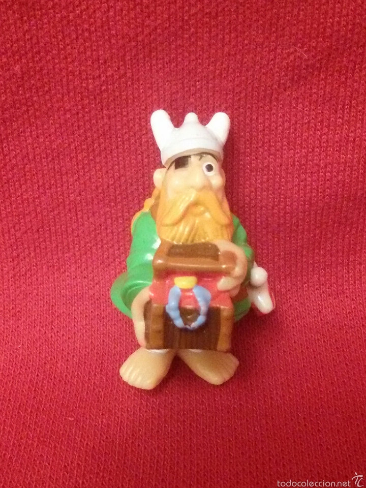 Gummi- und PVC-Figuren: Figura plastico- VIKINGO CON PARCHE Y CAJA DE TEZORO #0490