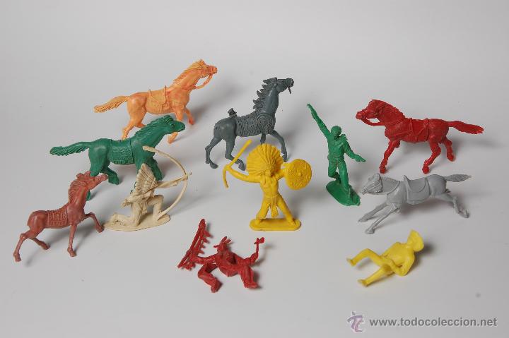 Figuras de goma y PVC: LOTE DE CABALLOS, INDIOS Y VAQUEROS COMANSI - Foto 1