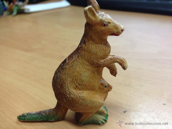 Figuras de goma y PVC: FIGURA PECH CANGURO CON CRIA - Foto 1