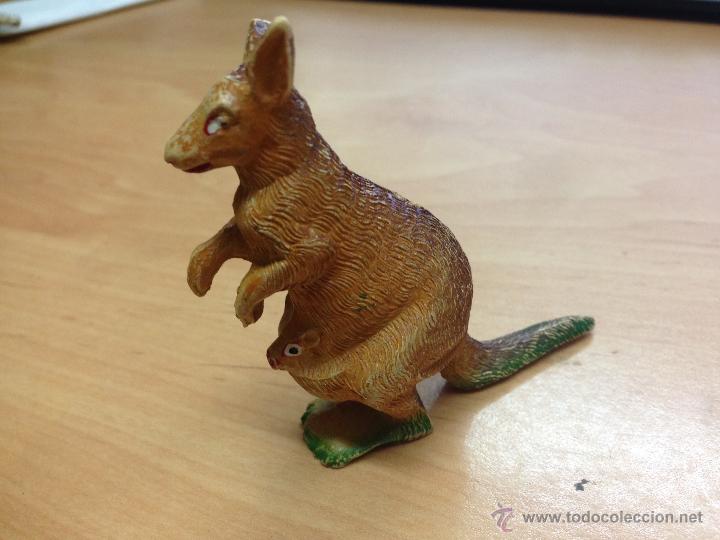 Figuras de goma y PVC: FIGURA PECH CANGURO CON CRIA - Foto 2