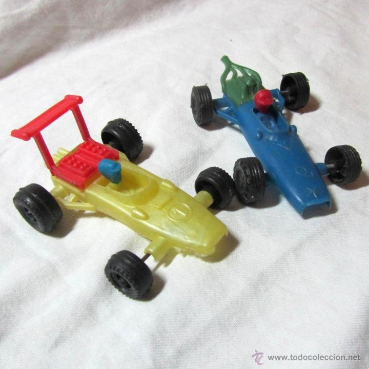 Figure di Gomma e PVC: 2 coches de carreras de pl&aacute;stico Formula 1 a&ntilde;os 60-70
