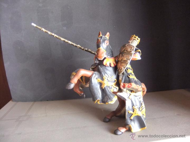 Figuras de goma y PVC: PAPO RICARDO CORAZON DE LEON A CABALLO - Foto 1
