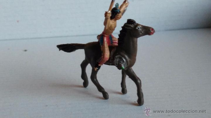 Figuras de goma y PVC: comansi mini oeste a&ntilde;os 60 indio a caballo - Foto 2