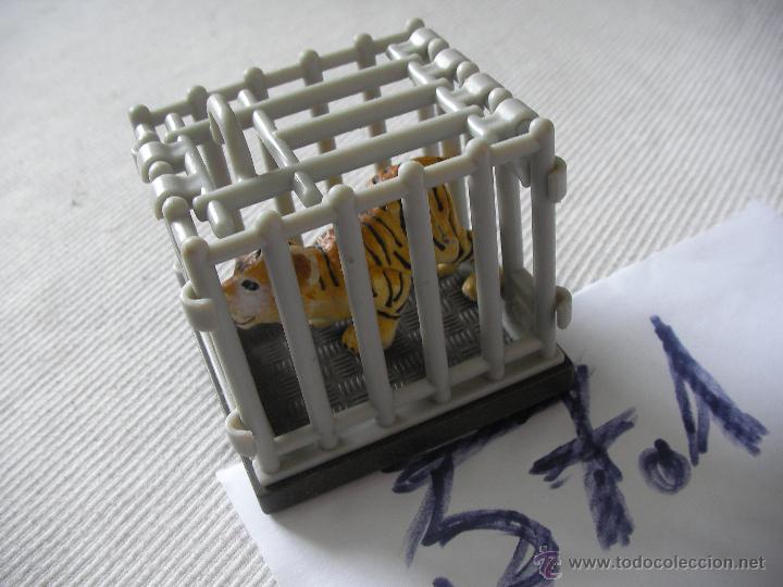 Figuras de goma y PVC: CRIA LEON EN JAULA - Foto 1