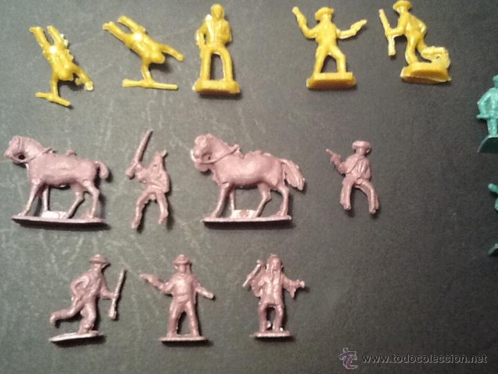 Figuras de goma y PVC: Montaplex lote de indios y vaqueros multicolor - Foto 10