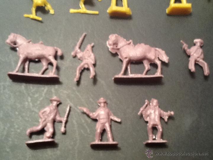 Figuras de goma y PVC: Montaplex lote de indios y vaqueros multicolor - Foto 13