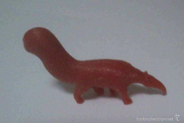 Figuras de goma y PVC: Figura Dunkin Oso hormiguero, color rojo - Serie fieras del zoo, a&ntilde;os 60: 4,5 cm de largo