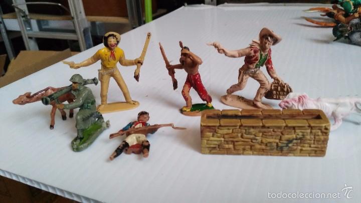 Figuras de goma y PVC: lote de figuras antiguas de plastico  indios comansi etc - Foto 1