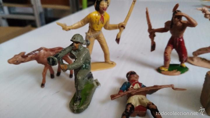Figuras de goma y PVC: lote de figuras antiguas de plastico  indios comansi etc - Foto 2