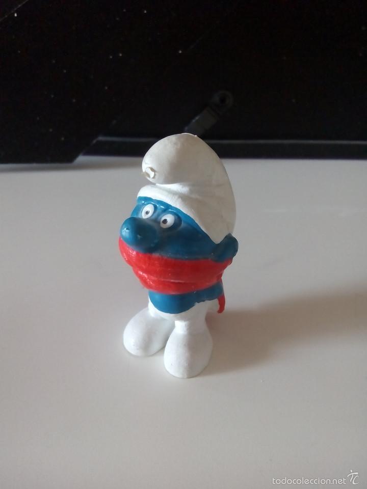 Figuras de Goma y PVC: Antigua Figura pvc Pitufo Bufanda roja. Original de Peyo. The Smurfs Pitufos.