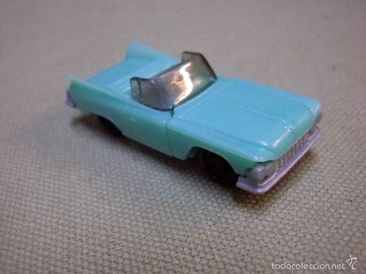 Gummi- und PVC-Figuren: COCHE DE PLASTICO, PREMIUM HUEVOS KINDER
