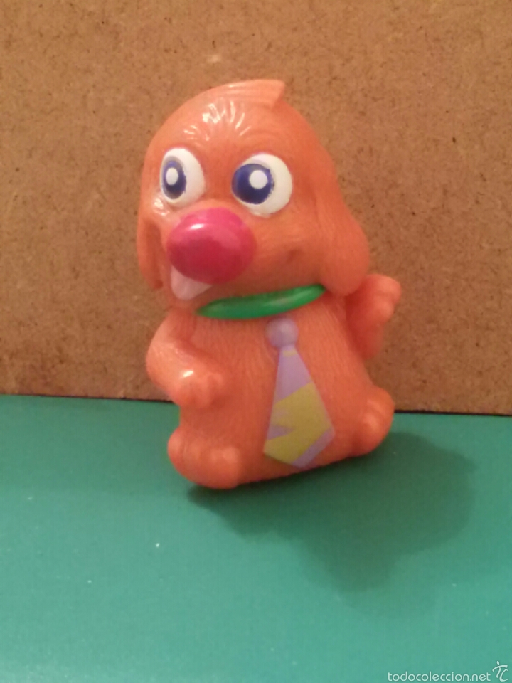 Figuras de goma y PVC: Figura PVC - PERRO CON CORVATA - Foto 1