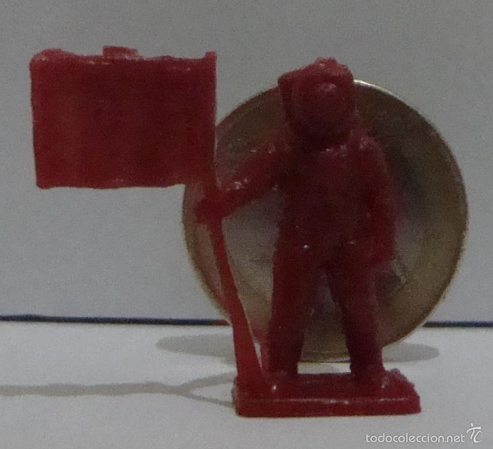 Figuras de goma y PVC: ASTRONAUTA PLASTICO - Foto 1
