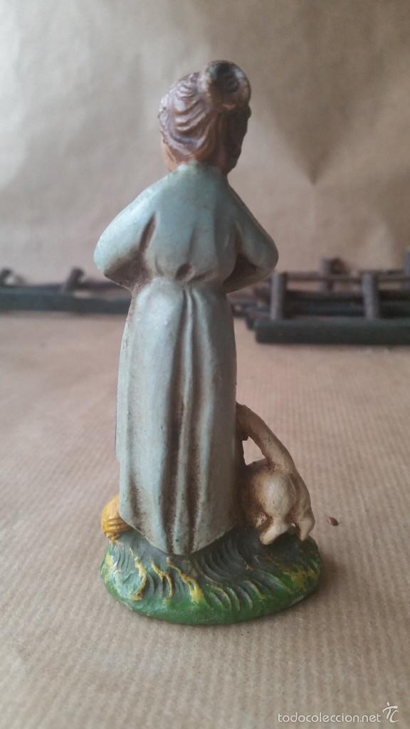 Figuras de goma y PVC: MUCHACHA CON GATO MARCA MAROLIN 1950 - Foto 2