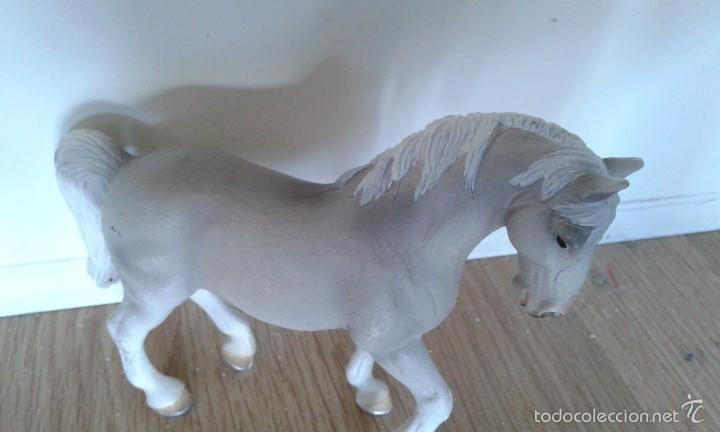 Figuras de goma y PVC: CABALLO BLANCO - Foto 1