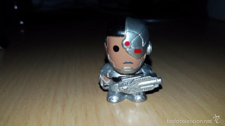Figuras de goma y PVC: CHIBIS SUPERHEROES DC - Foto 2