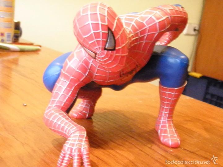 Figuras de goma y PVC: SPIDERMAN AGACHADO MARVEL 2004 - Foto 3
