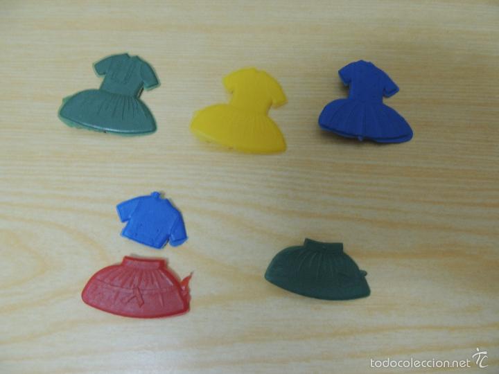Figuras de goma y PVC: VESTIDOS DE PLASTICO - Foto 1