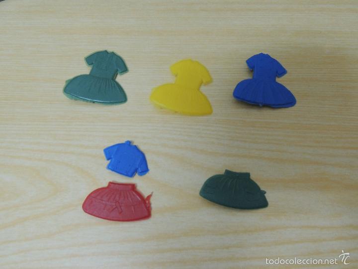 Figuras de goma y PVC: VESTIDOS DE PLASTICO - Foto 3