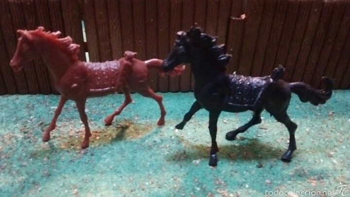 Figuras de goma y PVC: Figuras del Oeste Comansi. Caballos Indios. 65 mm. - Foto 1
