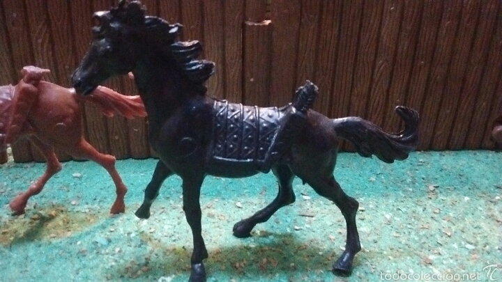 Figuras de goma y PVC: Figuras del Oeste Comansi. Caballos Indios. 65 mm. - Foto 2