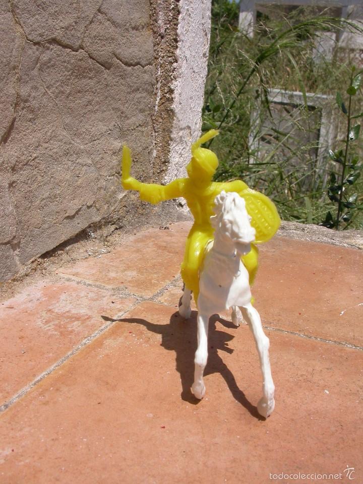 Figuras de goma y PVC: FIGURA REYGON - Foto 1