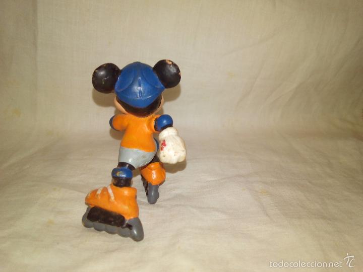 Figuras de goma y PVC: Mickey Mouse patinador, Bullyland - Foto 3
