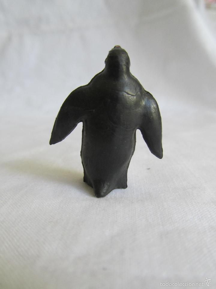 Figuras de goma y PVC: Pinguino de pl&aacute;stico de Pech - Foto 4