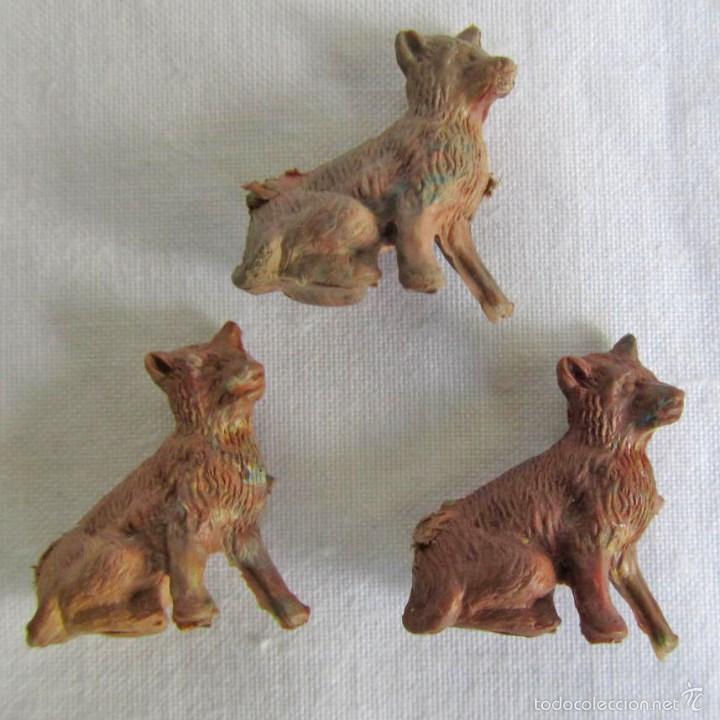 Figuras de Goma y PVC: 3 peque&ntilde;as figuras de pl&aacute;stico perros perro