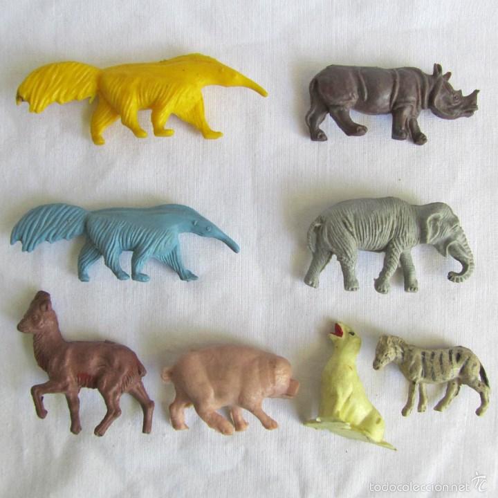 Figuras de Goma y PVC: 8 figuras de pl&aacute;stico de animales